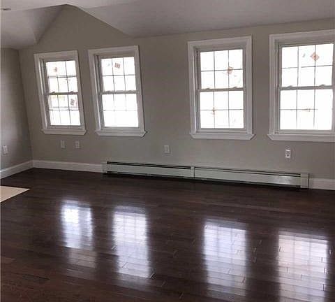 3rd image of 22606 Mentone Ave