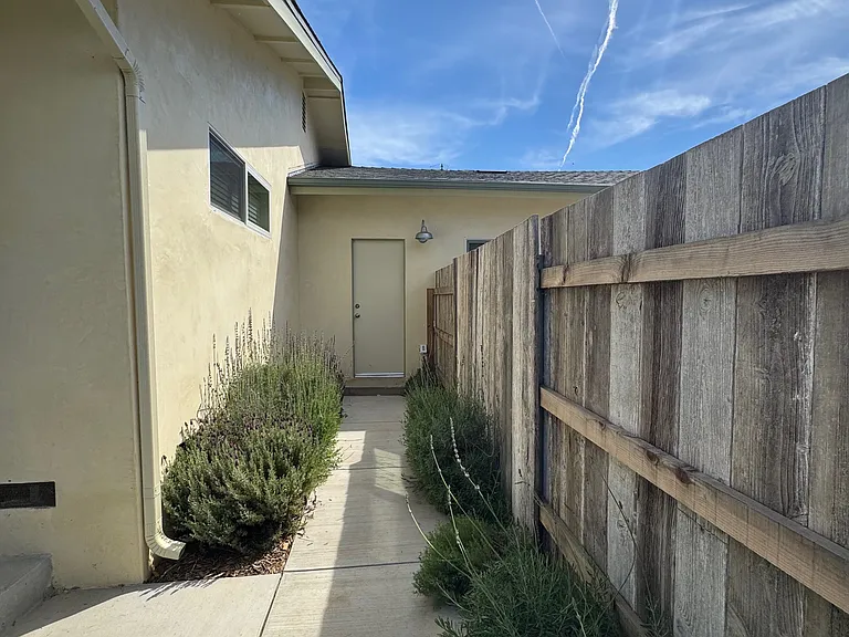 81 Richford Ln — Photo 8