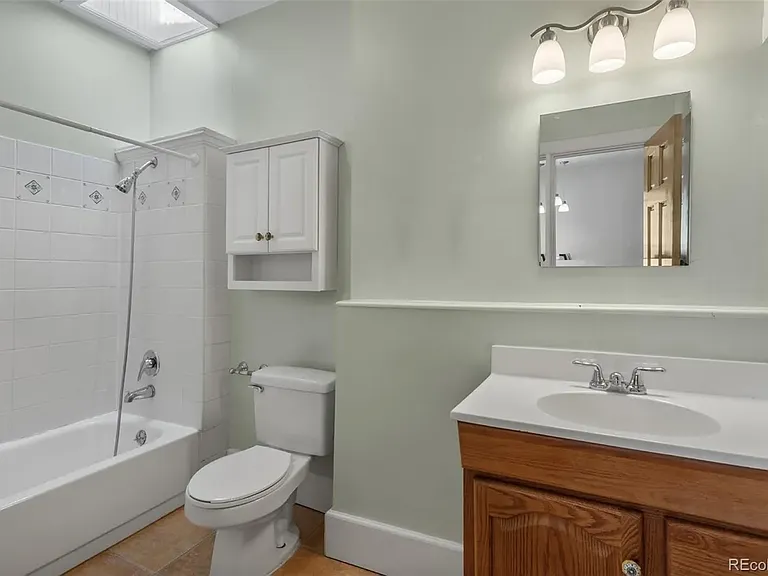 914 E Iowa Ave — Photo 11