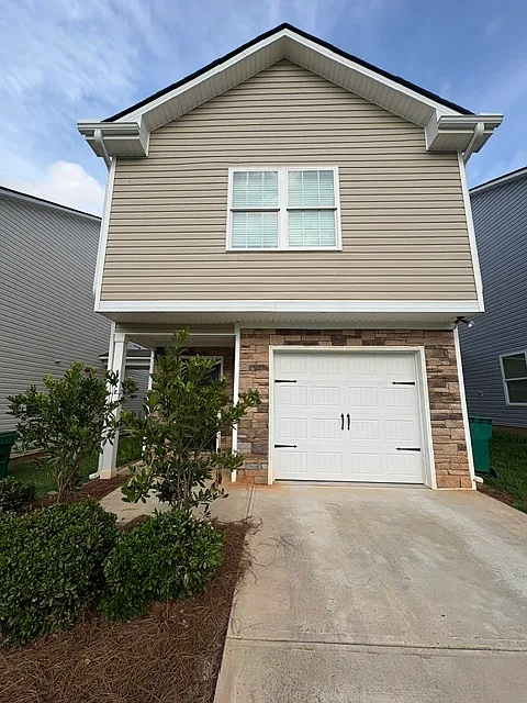 806 Carlton Pointe Pl