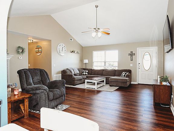 5th image of 530 Tamarron Dr