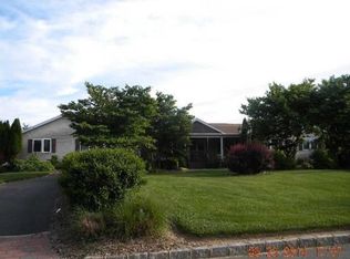 265 Summit Ln, East Marion, NY 11939