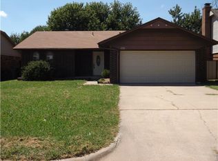 1121 N Southminster St, Moore, OK 73160