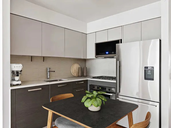 505 West 47th Street image 6 of 7