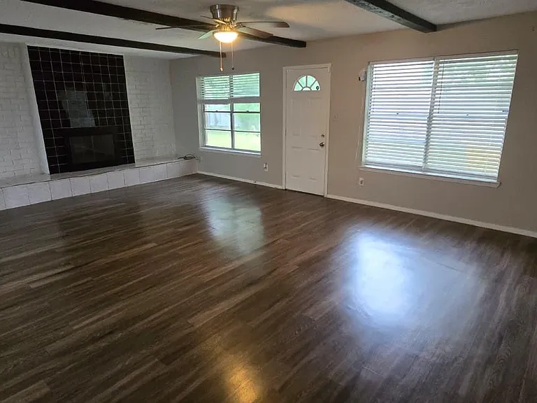 1419 Twining Oaks Ln — Photo 9