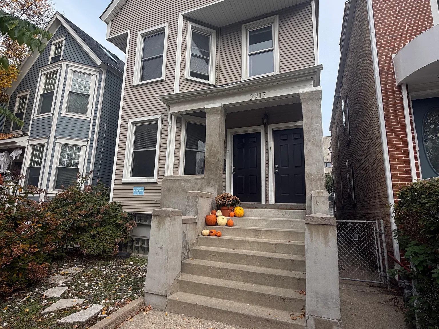2 bed, 950 sqft, $2,880 — Photo 1