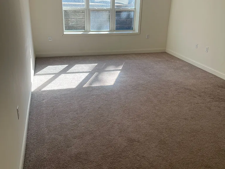 1047 Broadway — Photo 1