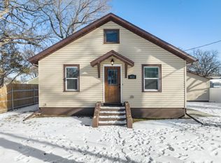 412 7th St NW, Minot, ND 58703