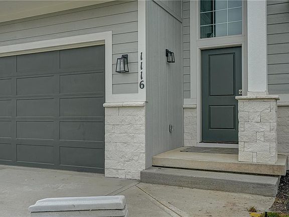 4th image of 1116 SW Whispering Willow Way