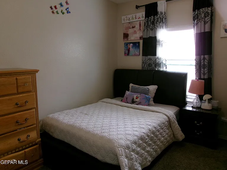 824 Caterick St — Photo 20