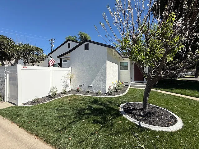 696 Courtland Dr — Photo 19