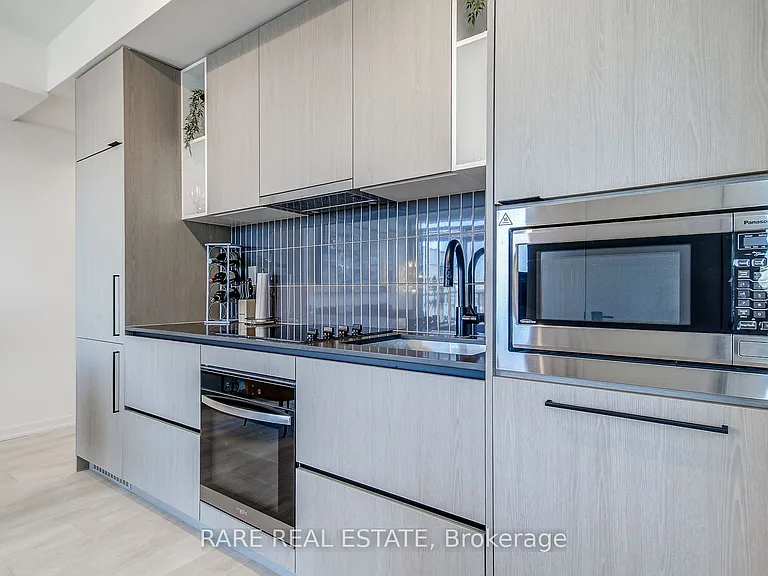 1285 Dupont St #1305 — Photo 11
