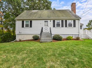 17 Floyd St, Woburn, MA 01801