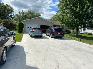 606 Bayview Dr, Cheboygan, MI 49721