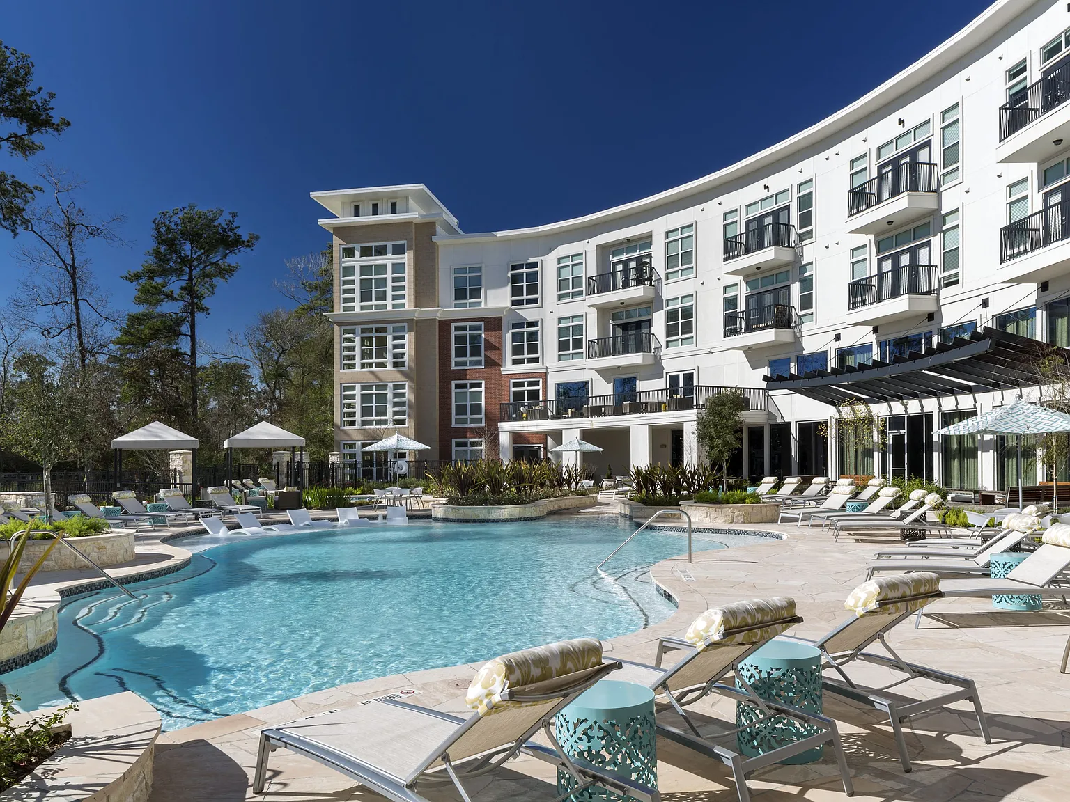 The Belvedere at Springwoods Village Apartments — Photo 2
