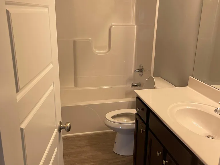 557 Labrador Dr — Photo 10