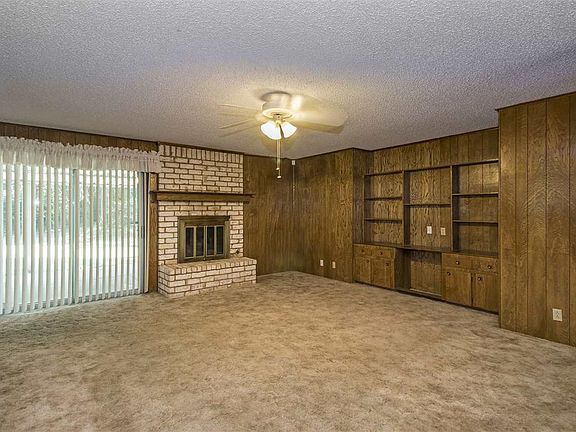 3rd image of 1416 Emerald Dr