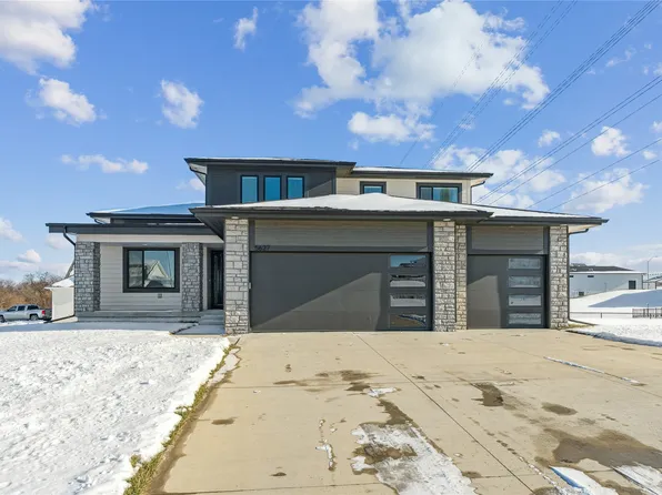 5627 163rd St, Urbandale, IA 50323