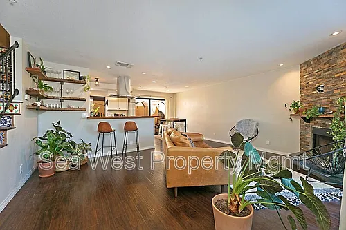 1680 N Coast Highway 101 Photo 1