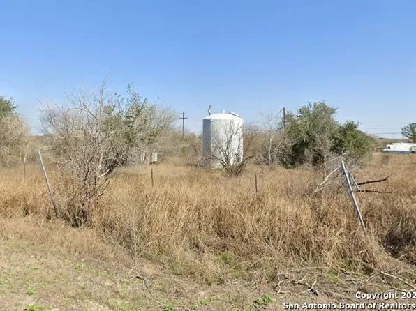 200 Salazar, Beeville 78102