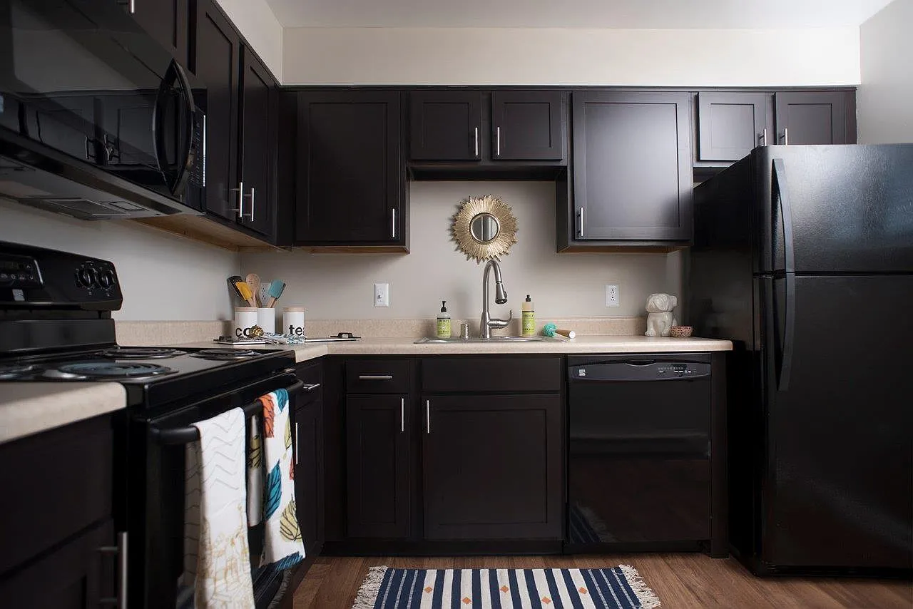 Crescent Centre Apartments & Townhomes — Photo 1