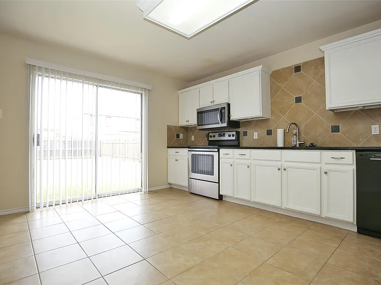 213 Rim Rock Dr — Photo 9
