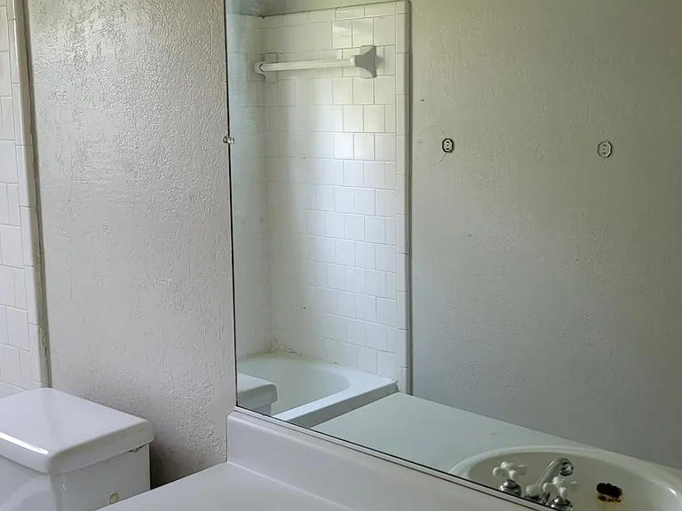 1827 Valley Brook Dr — Photo 14