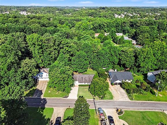 2nd image of 529 Bluff Ct