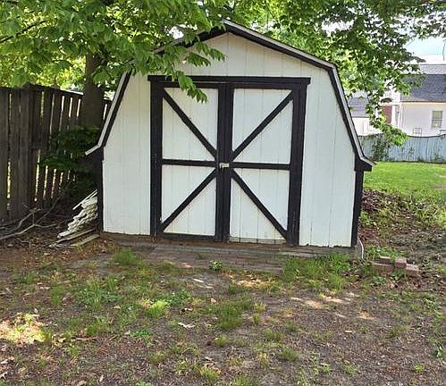 5th image of 1718 Ridgely Rd