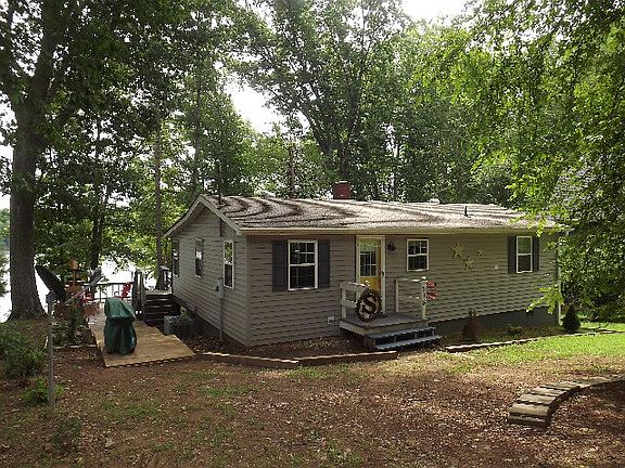 2nd image of 218 Mooresville Park Cir