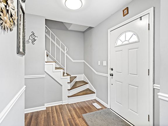 2nd image of 29W439 Hawthorne Ln