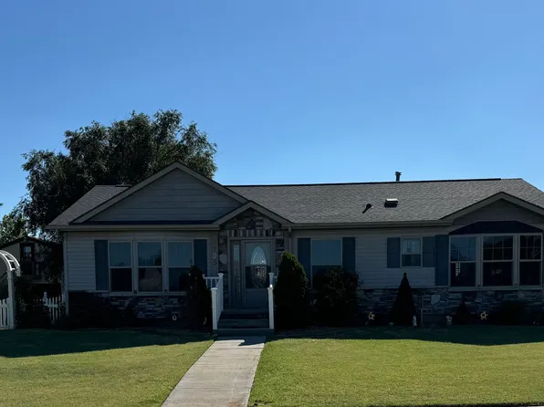 705 Lovers Ln, Ness City, KS 67560