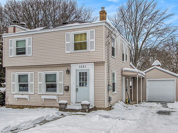 3rd image of 1521 Cambridge Dr