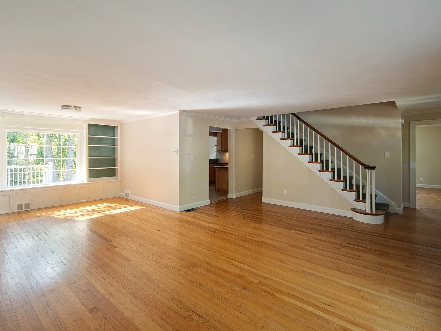4 bed, 2.5 bath, 2089 sqft, $6,250 — Photo 3