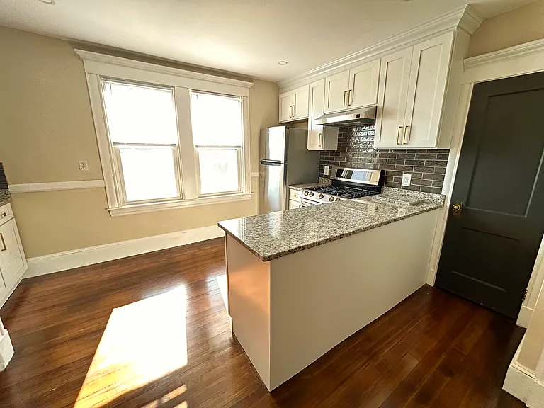 250-252 Central Ave #3 — Photo 5