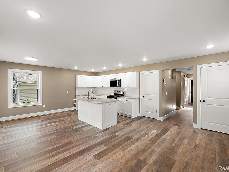 23376 Vassar Ave, photo 13