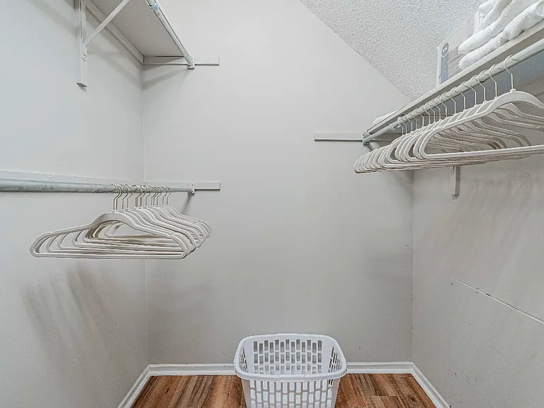 1135 Hulon Ln — Photo 16