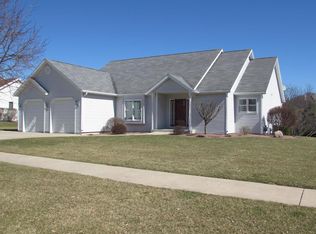 328 Travellers Run, Burlington, WI 53105