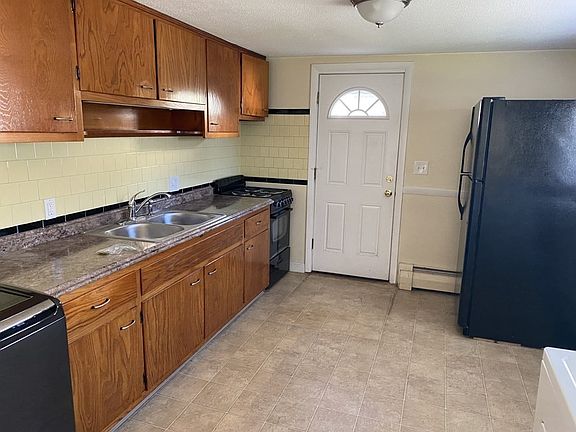 2nd image of 4 Six Belmont St