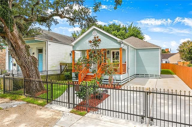 1st image of 2624 Josephine St