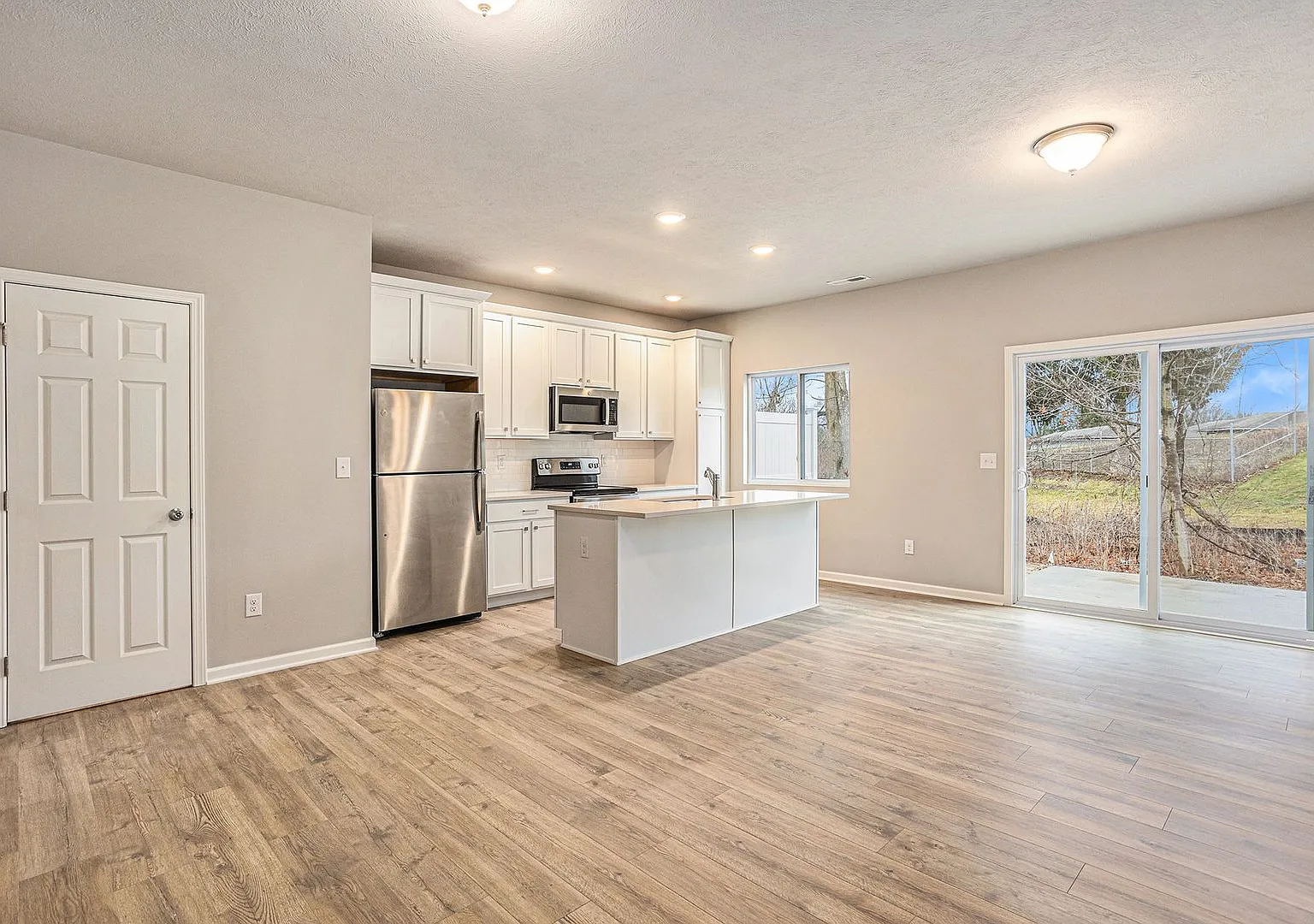 Move-In Special: Get September & October Rent Free Plus A Reduced Security Deposit! Move In By Se... — Photo 3