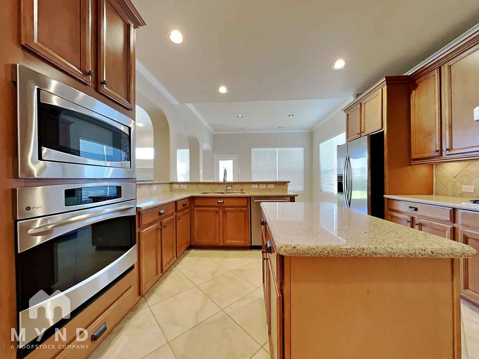4 bed, 3.5 bath, 3382 sqft, $3,195 — Photo 3