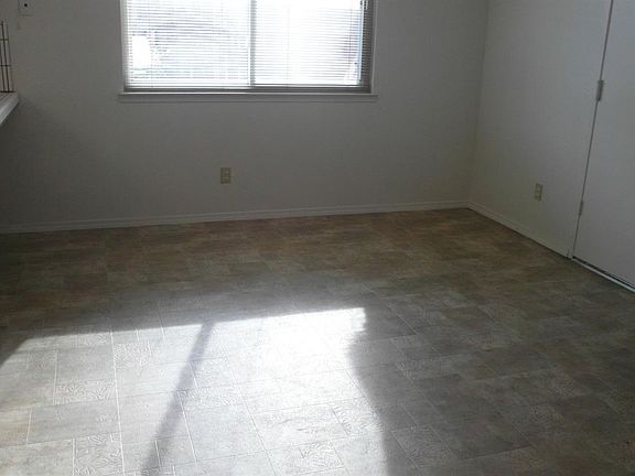 5th image of 3846 N Shirley Ave
