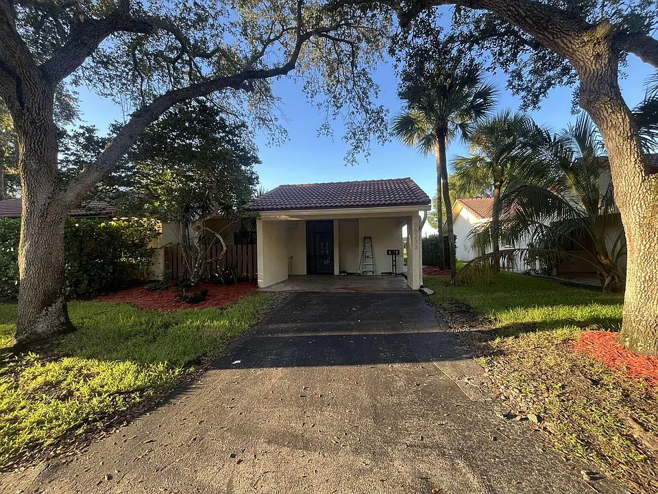 16233 Laurel Dr #17