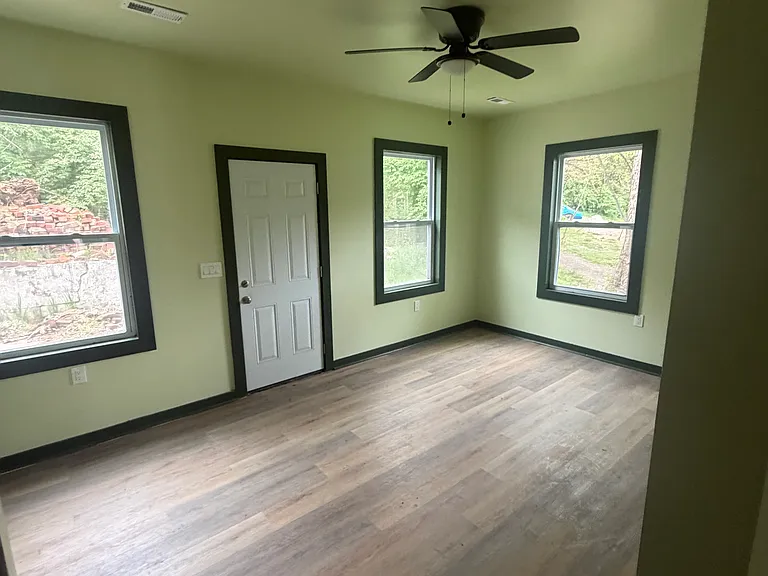 2112 Davenport St — Photo 11