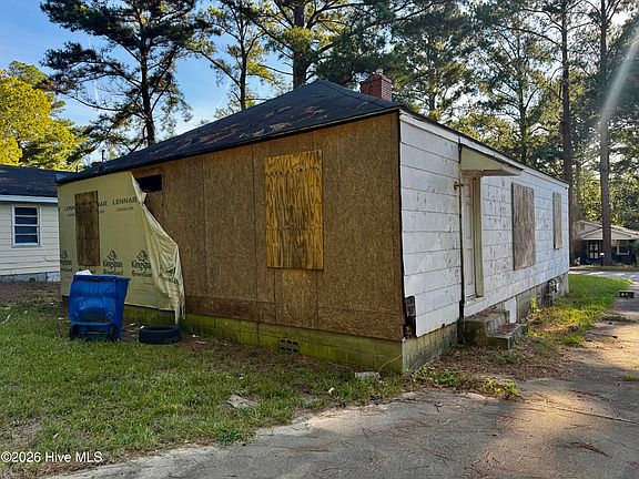 4th image of 912 Crawford Street S