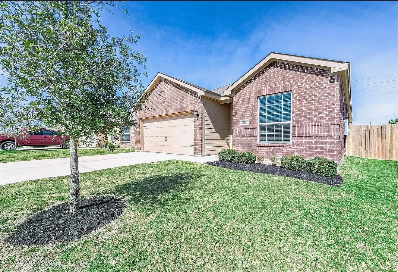 3 bed, 1596 sqft, $2,100 — Photo 3