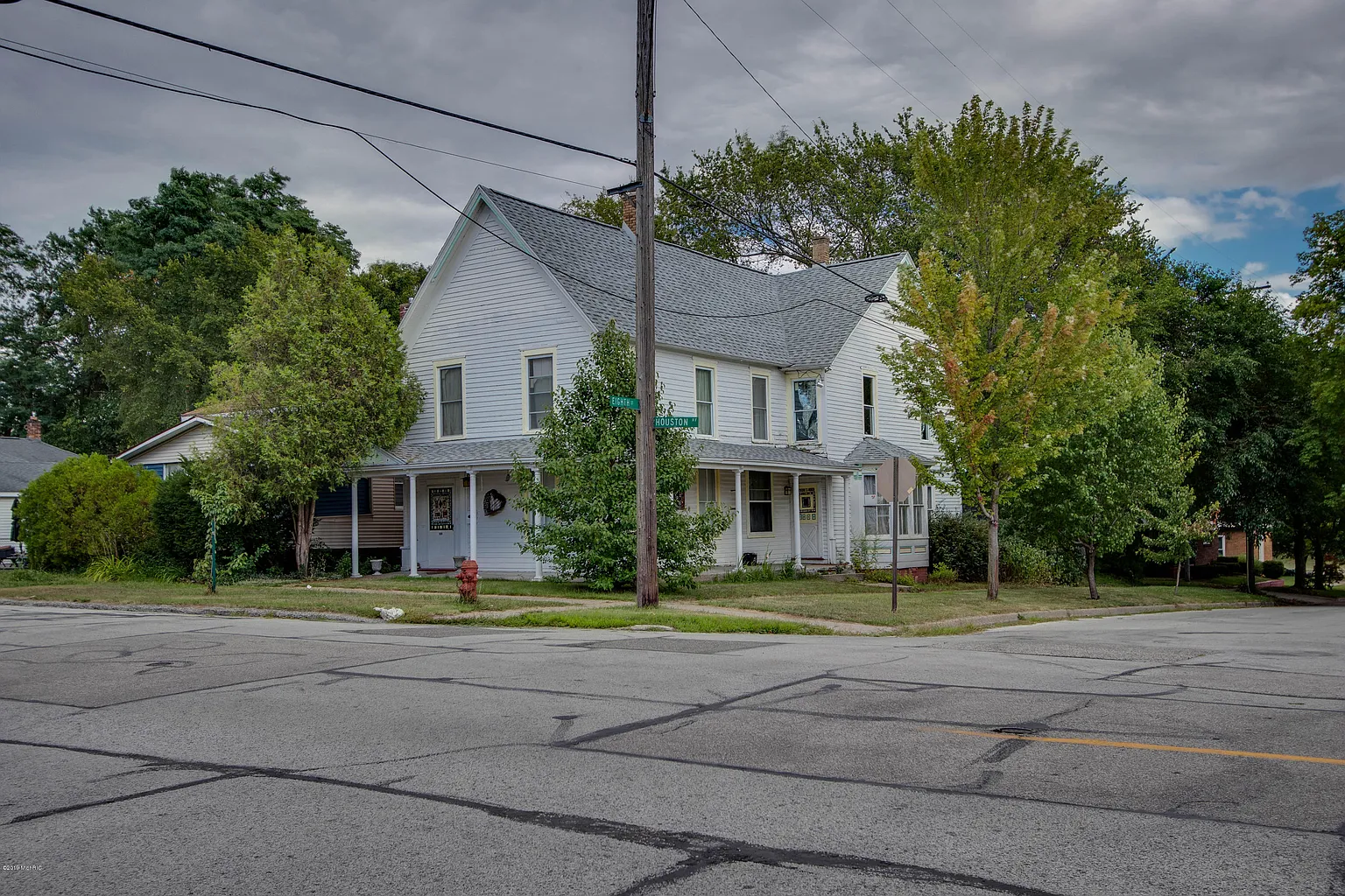 529 Houston Ave photo 1