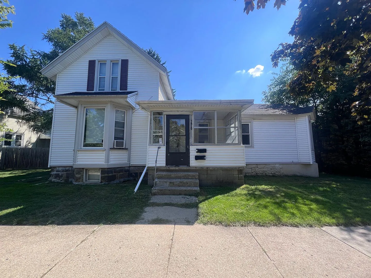 01643 - Broadway 1436 — Photo 1