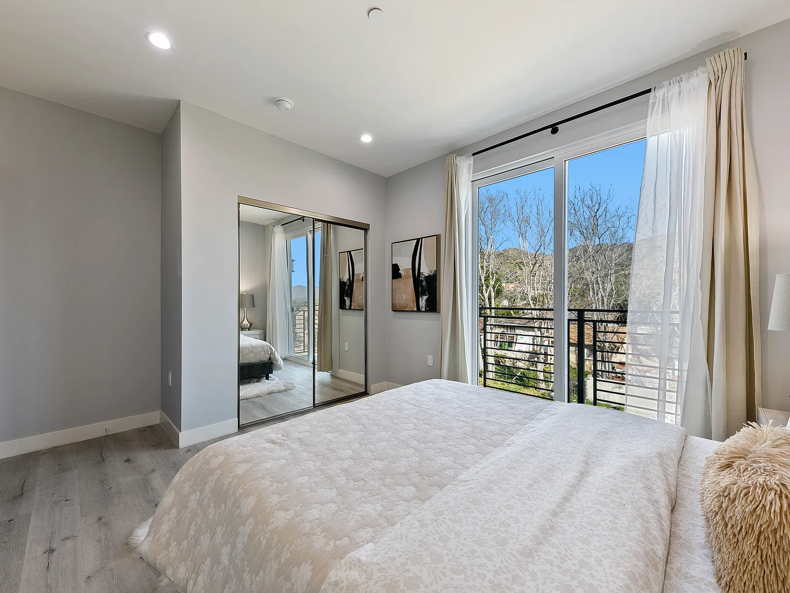 3 bed, $2,840 — Photo 2